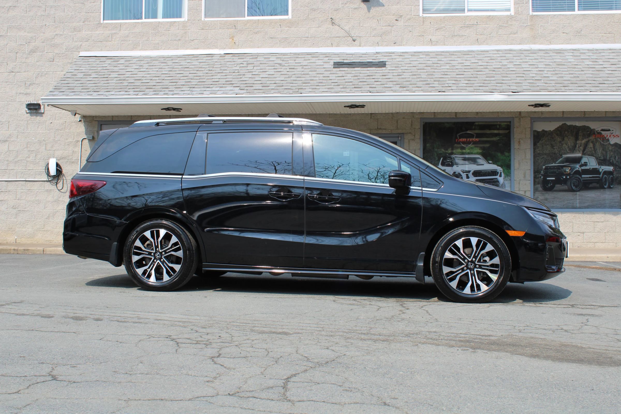 Used 2025 Honda Odyssey Elite image 27