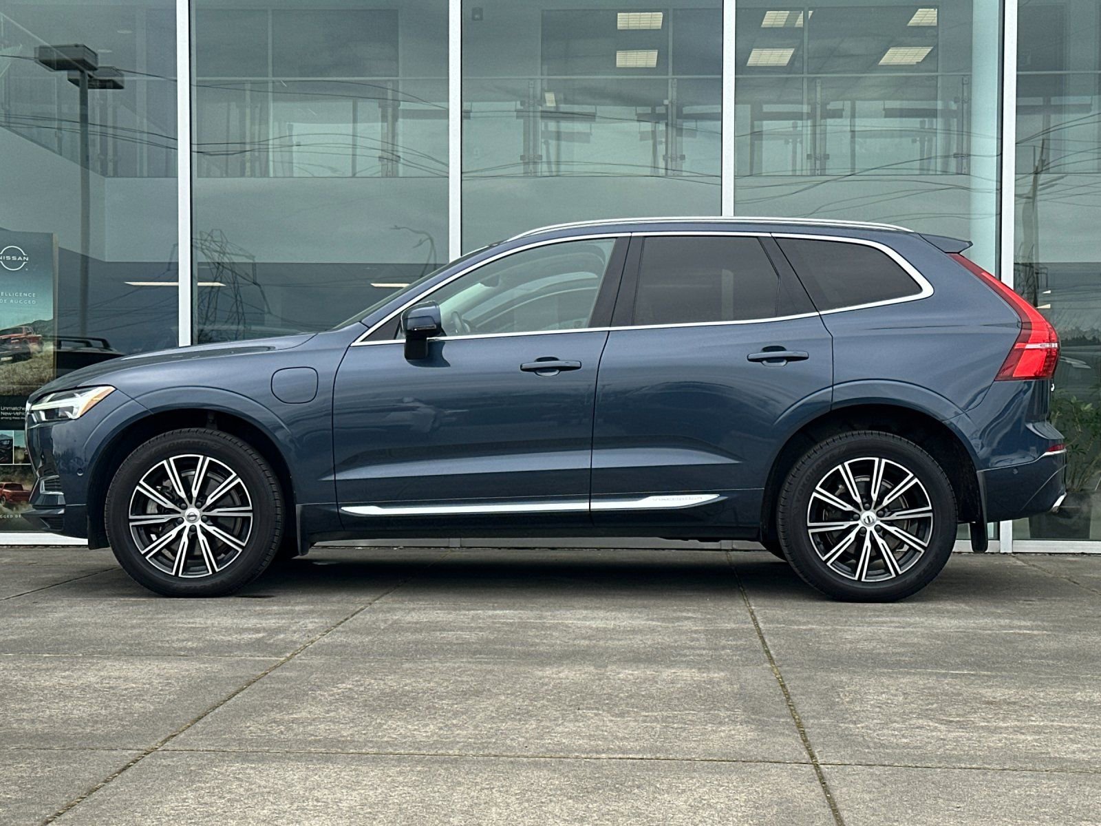 Used 2020 Volvo XC60 T8 Inscription image 6