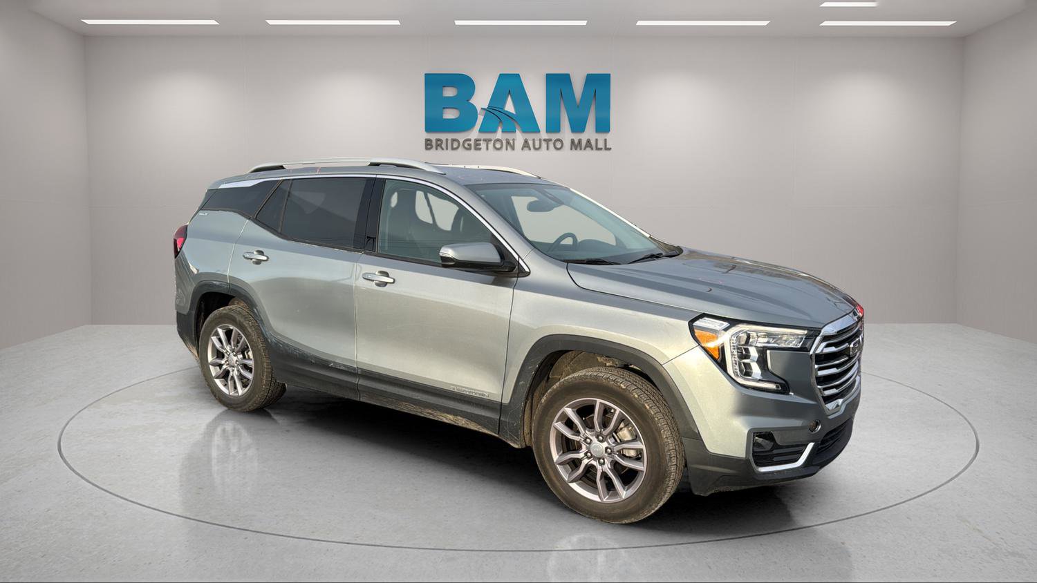 Used 2023 GMC Terrain SLT image 1