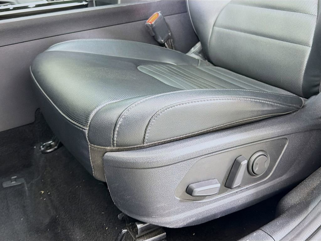 Used 2025 Kia Sportage SX image 24