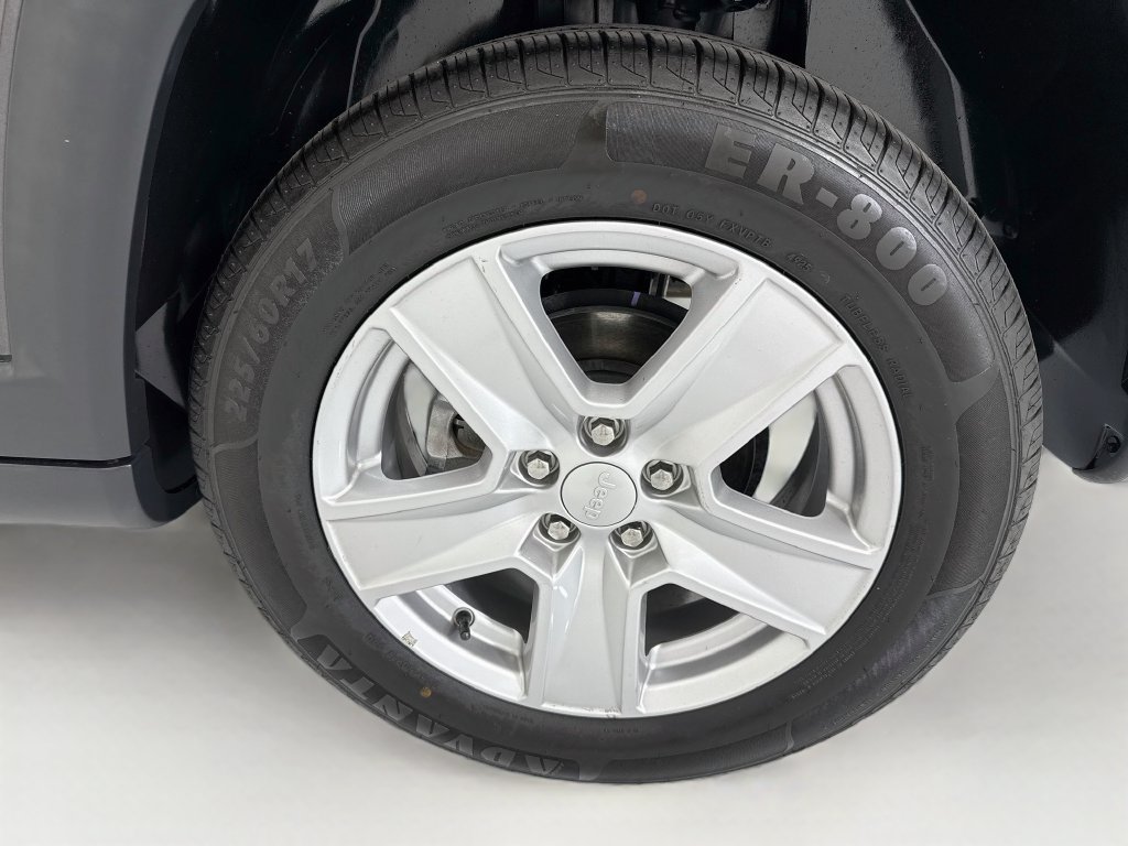 Used 2022 Jeep Compass Latitude FWD image 29