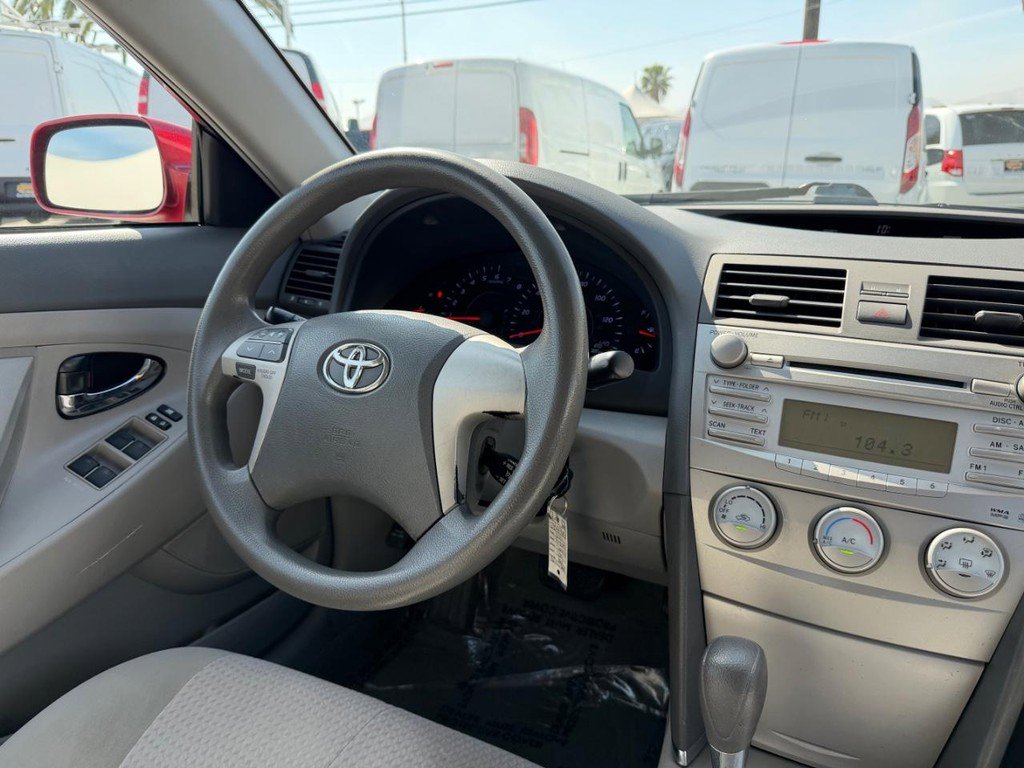 Used 2011 Toyota Camry LE image 22
