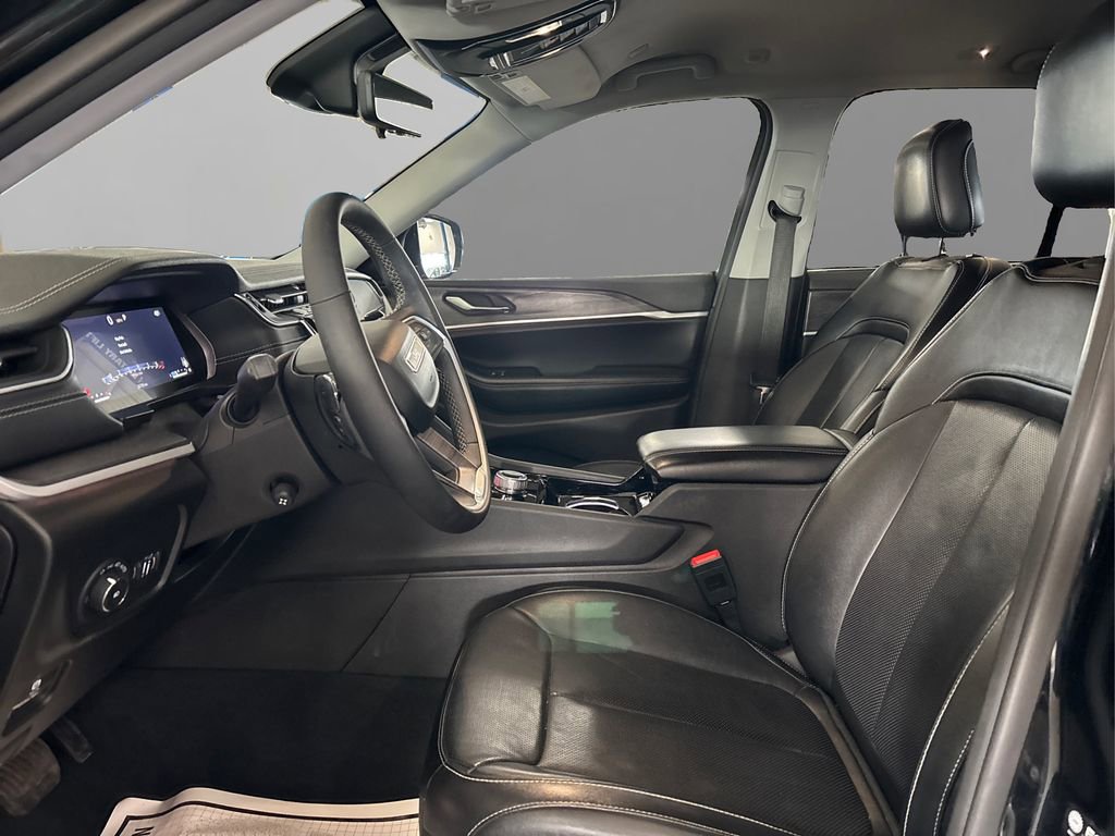 Used 2023 Jeep Grand Cherokee Limited w/ Luxury Tech Group II image 9