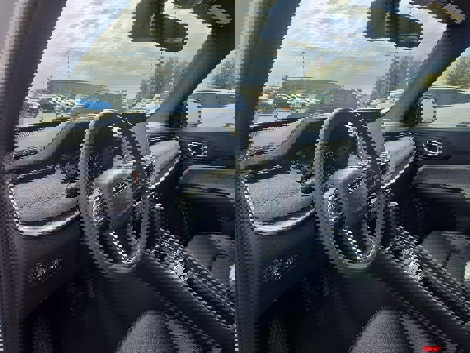 Used 2023 Jeep Compass Latitude image 2