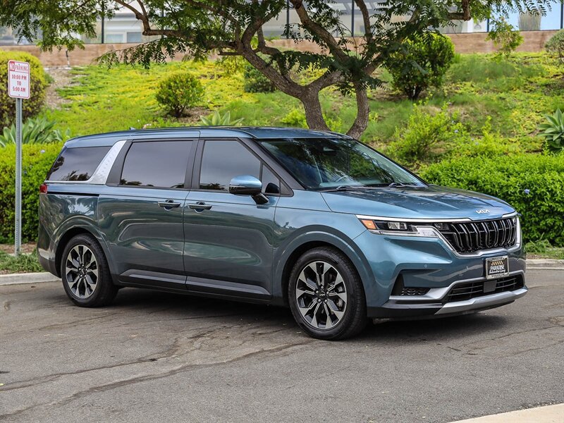 Used 2024 Kia Carnival EX FWD image 7