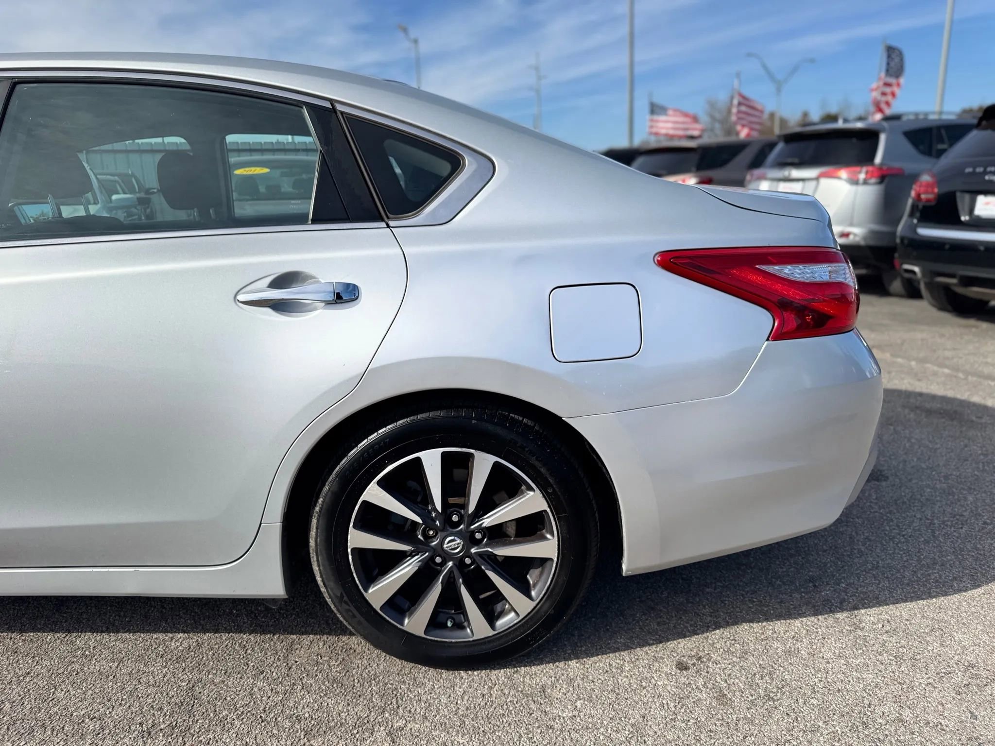 Used 2017 Nissan Altima 2.5 SV image 11