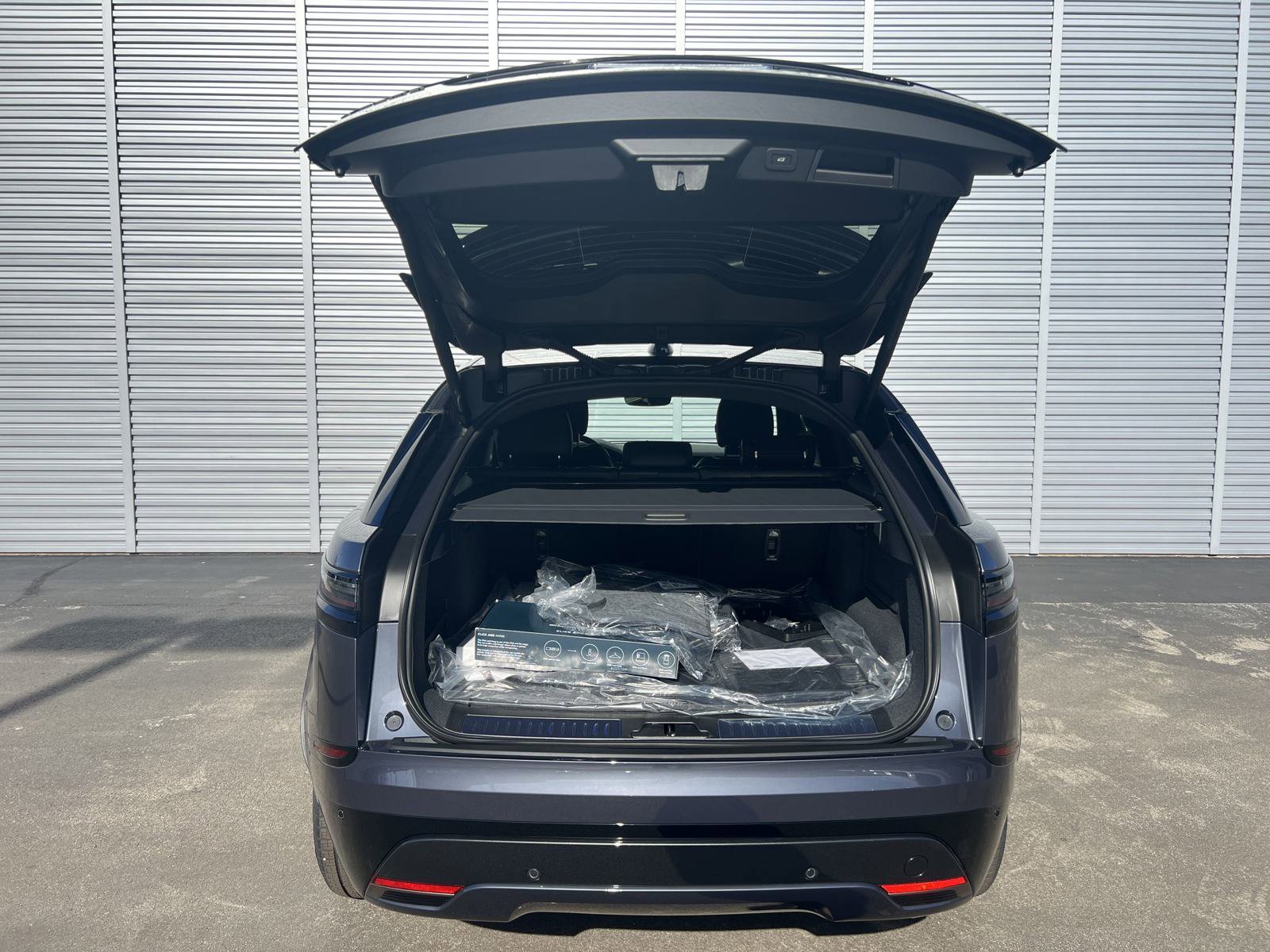 New 2025 Land Rover Range Rover Velar Dynamic SE image 30