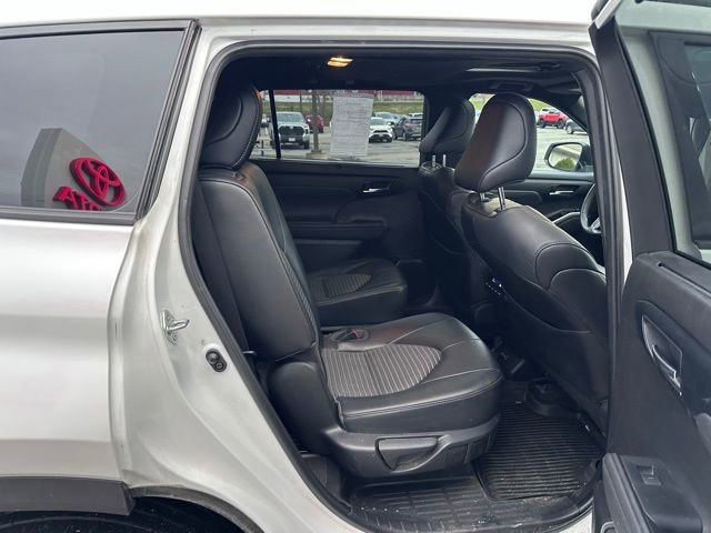 Used 2022 Toyota Highlander XSE image 9