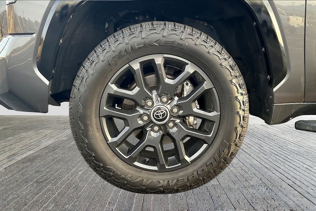 Used 2022 Toyota Tundra Platinum image 33