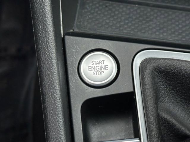 Used 2025 Volkswagen Jetta SE image 38