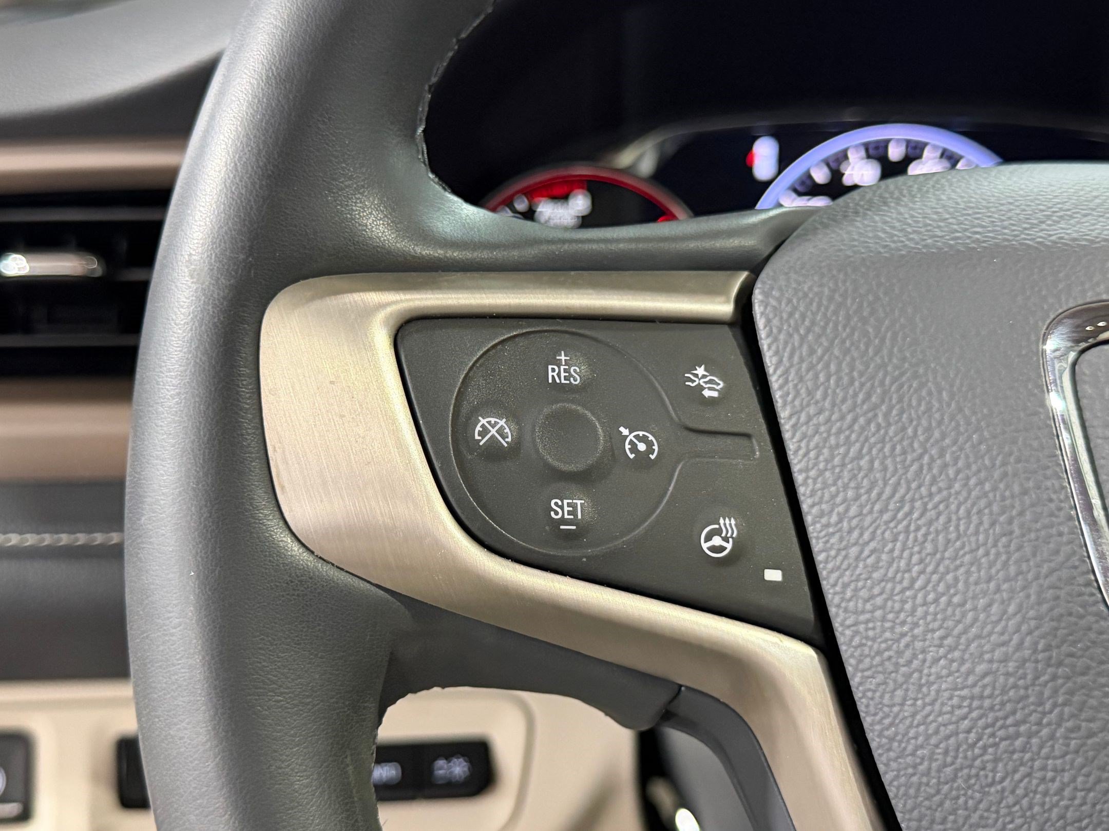 Used 2023 GMC Acadia Denali w/ Denali Ultimate Package AWD/4WD image 13