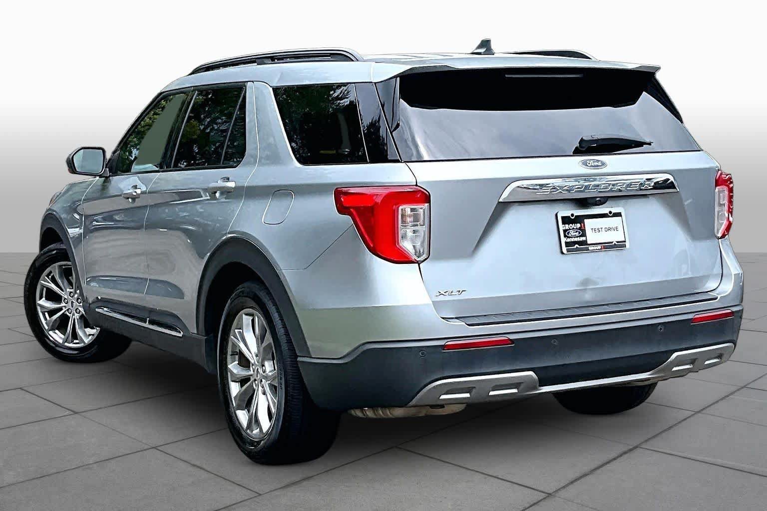 Used 2022 Ford Explorer XLT w/ Equipment Group 202A RWD image 12