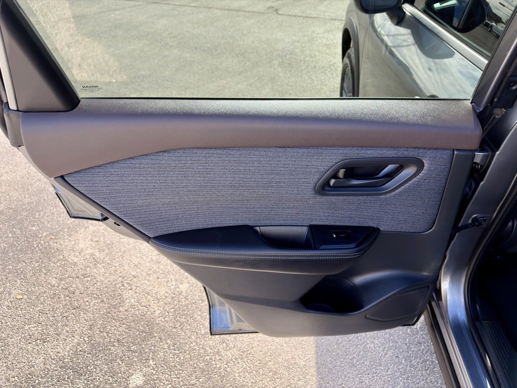 Used 2021 Nissan Rogue S image 28