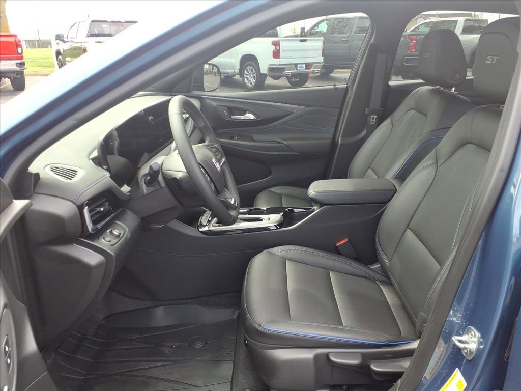 Used 2025 Buick Envista Sport Touring FWD image 25