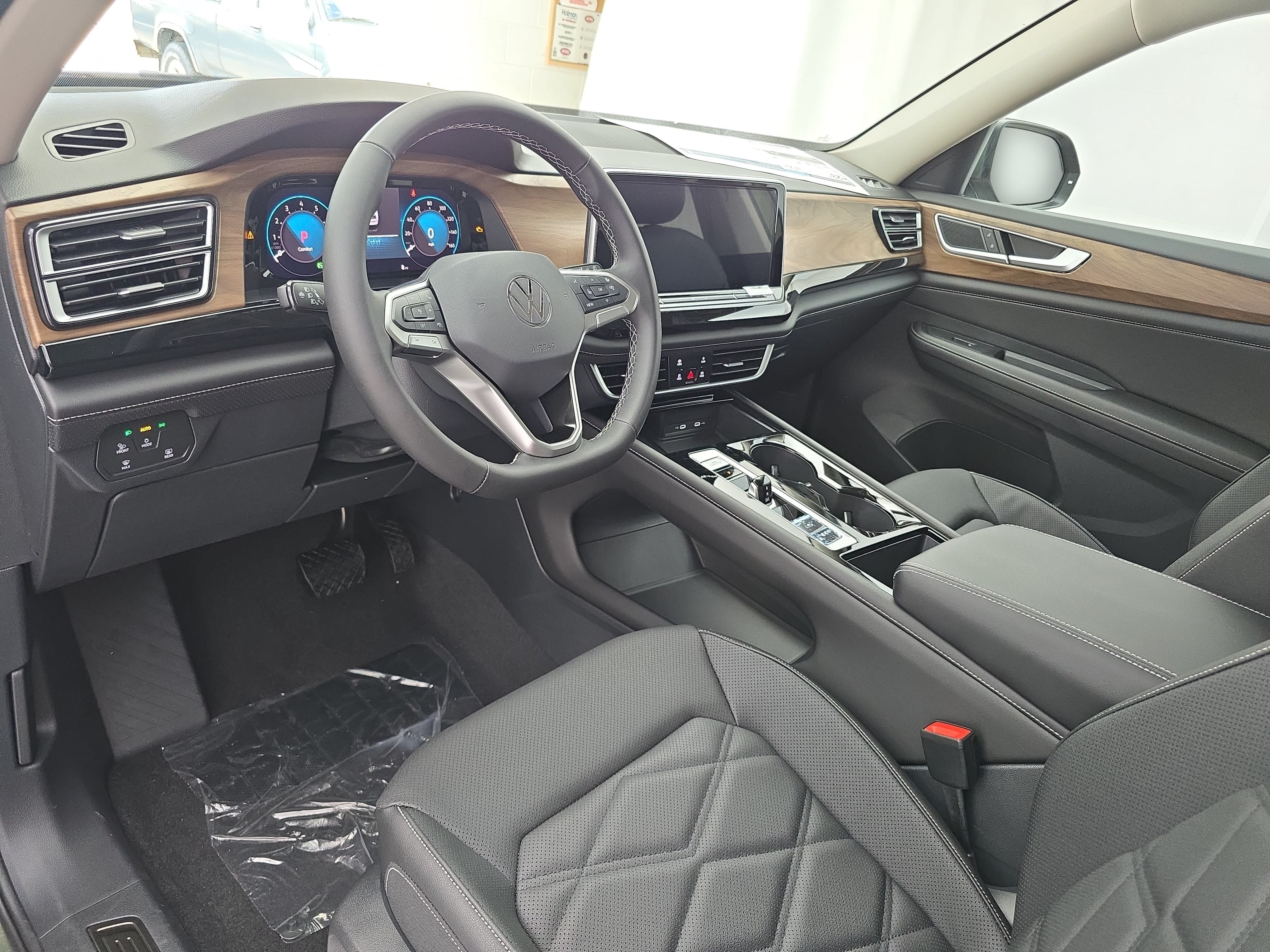 New 2026 Volkswagen Atlas SE FWD image 17