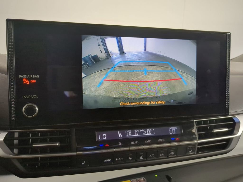 Used 2025 Toyota Sienna XLE image 26