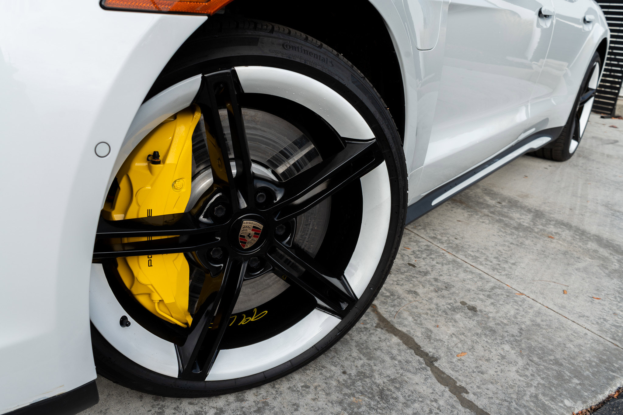 Used 2020 Porsche Taycan 4S image 4