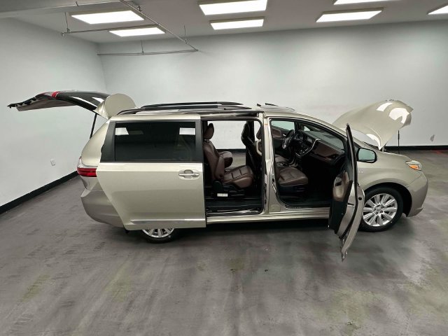 Used 2017 Toyota Sienna Limited Premium w/ Protection Package AWD/4WD image 13
