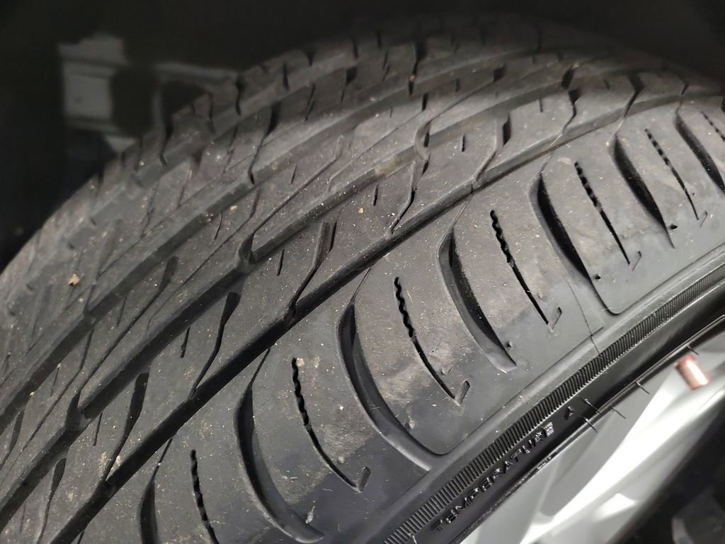 Used 2022 Toyota Corolla SE w/ SE Preferred Package FWD image 11