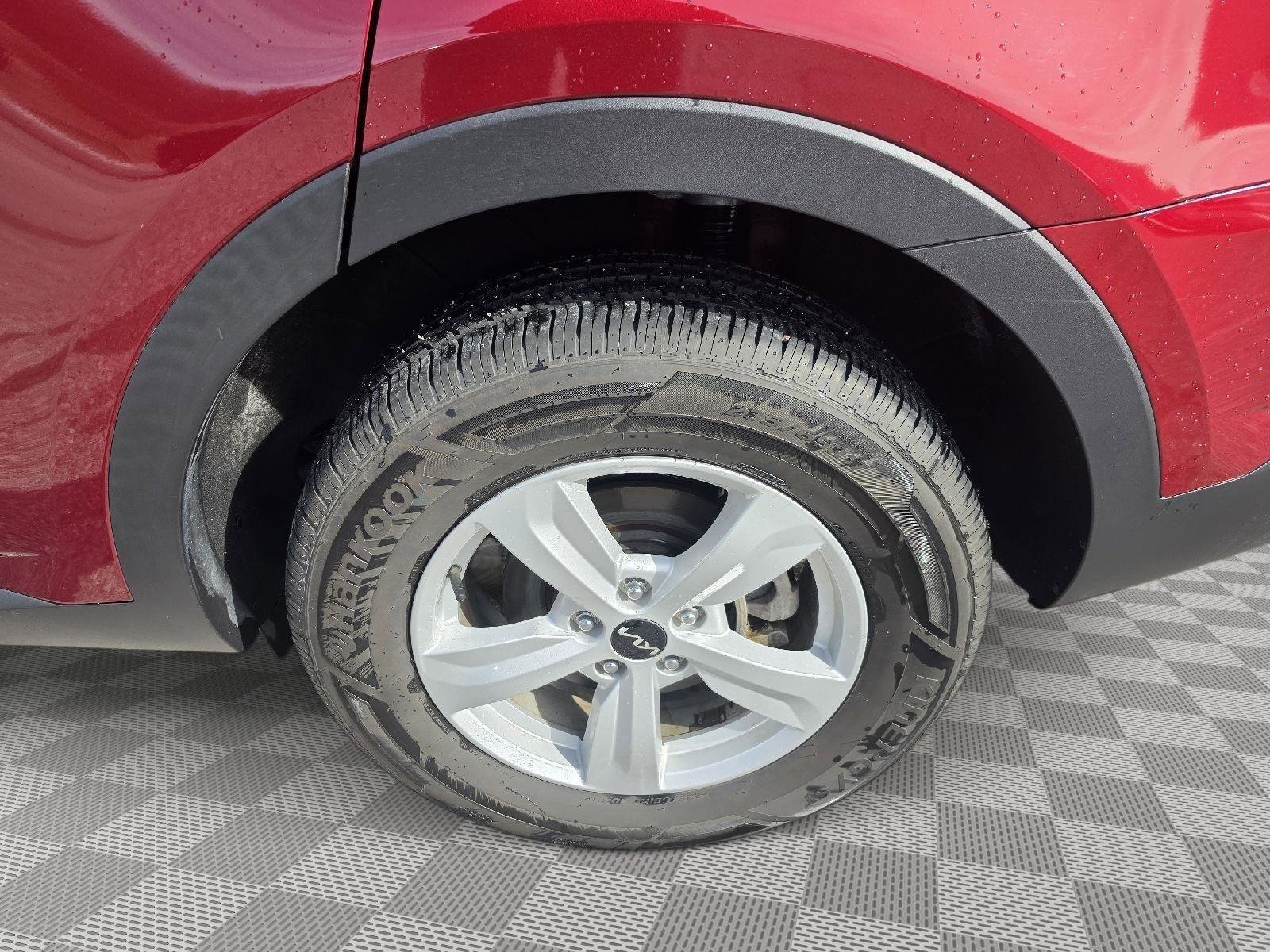 Used 2022 Kia Sorento LX image 8