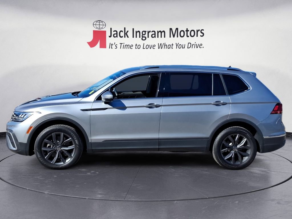 Certified 2022 Volkswagen Tiguan SE image 2
