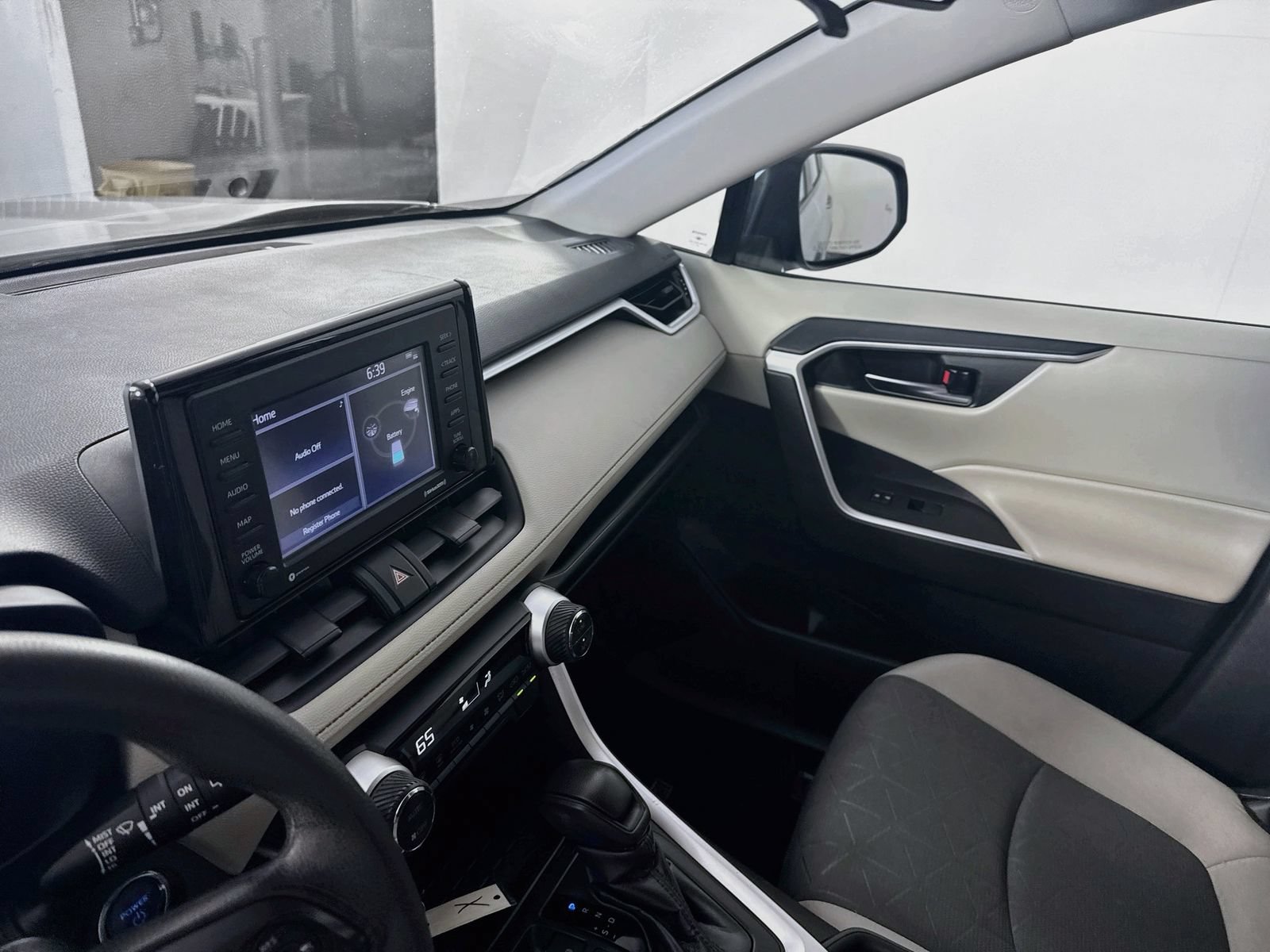 Used 2021 Toyota RAV4 XLE AWD/4WD image 6