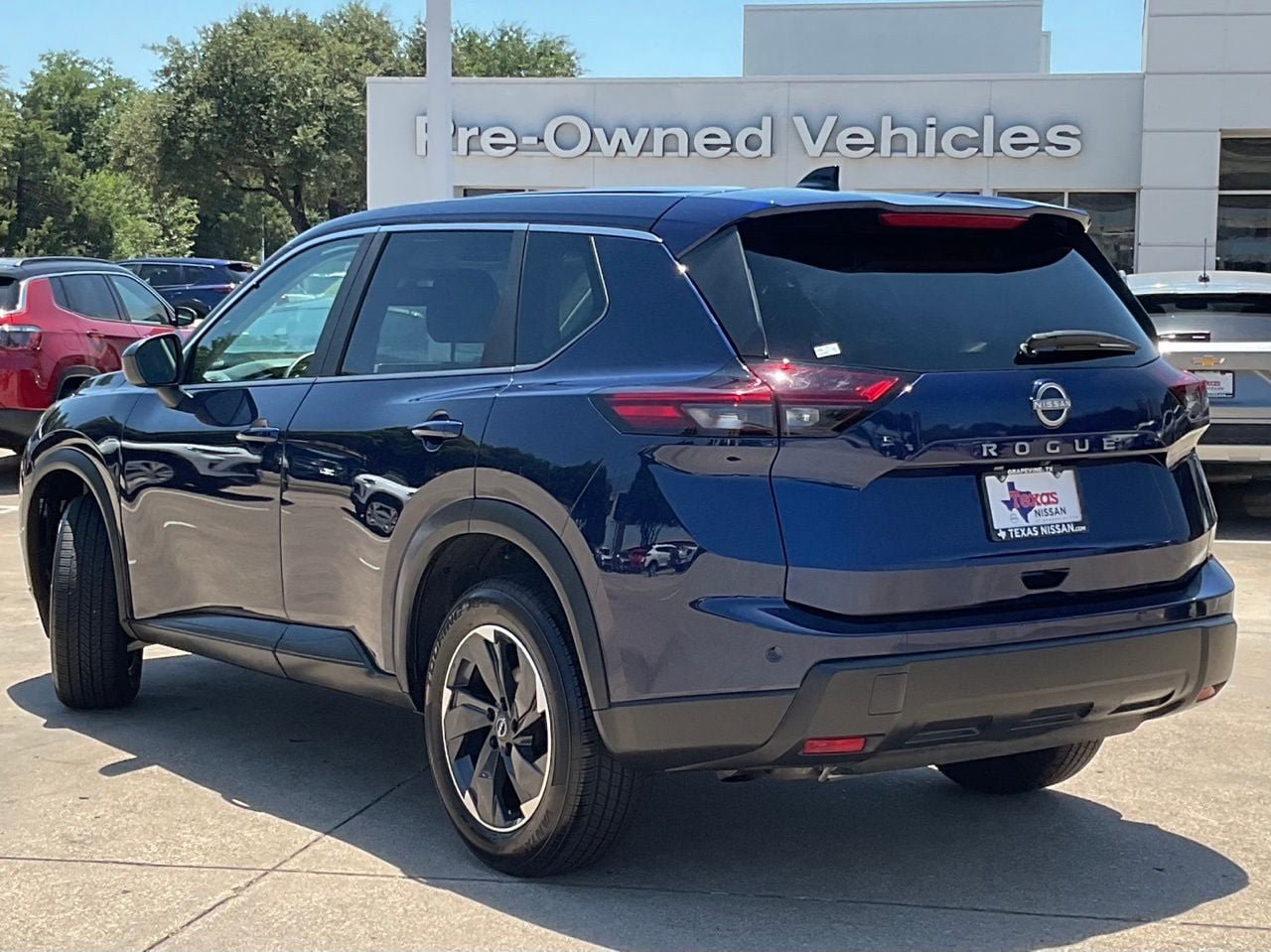 Used 2025 Nissan Rogue SV FWD image 6