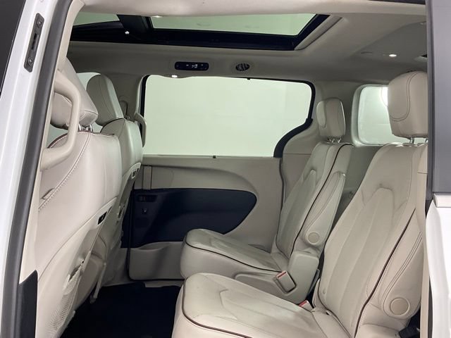 Used 2020 Chrysler Pacifica Limited FWD image 16