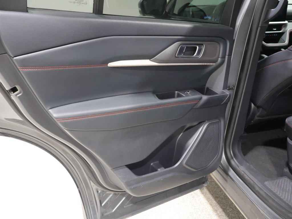 Used 2025 Ford Explorer ST-Line AWD/4WD image 19