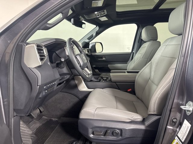 Used 2025 Toyota Tundra Limited AWD/4WD image 11