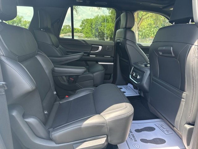 New 2025 Ford Expedition Max Platinum w/ Stealth Performance Package image 15