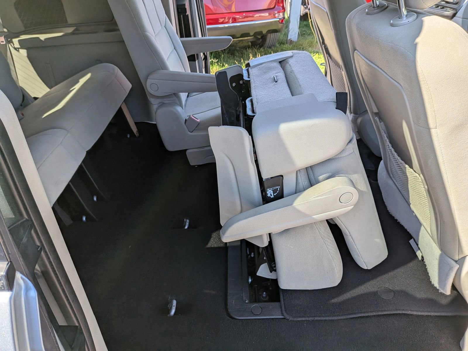 Used 2012 Dodge Grand Caravan SE FWD image 36