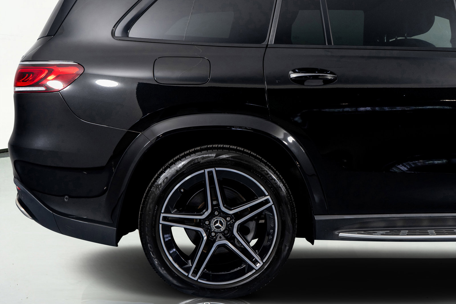 Used 2023 Mercedes-Benz GLS 580 4MATIC image 9