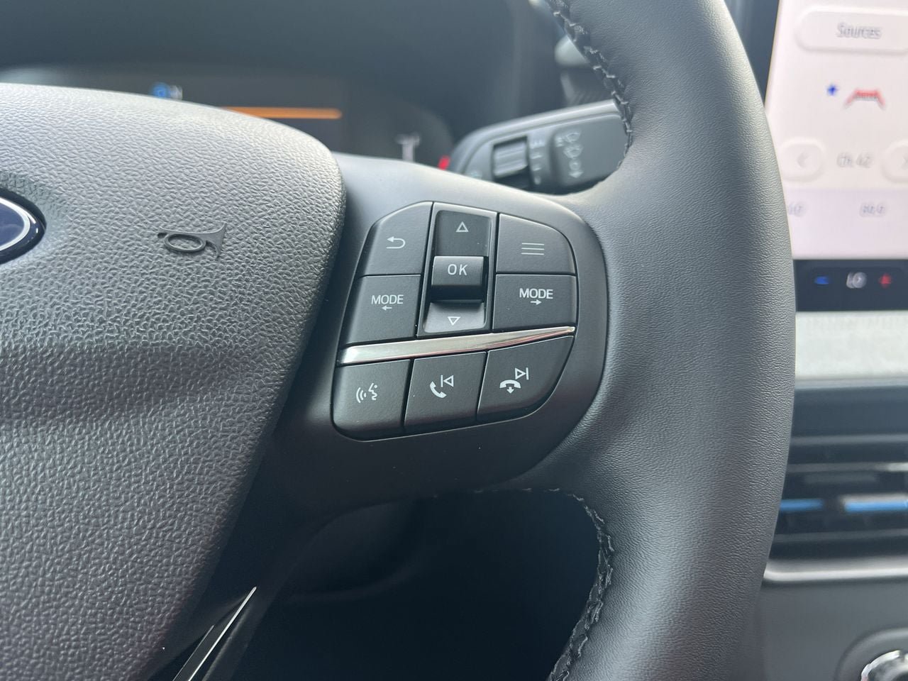 New 2025 Ford Maverick XLT w/ XLT Luxury Package FWD image 9