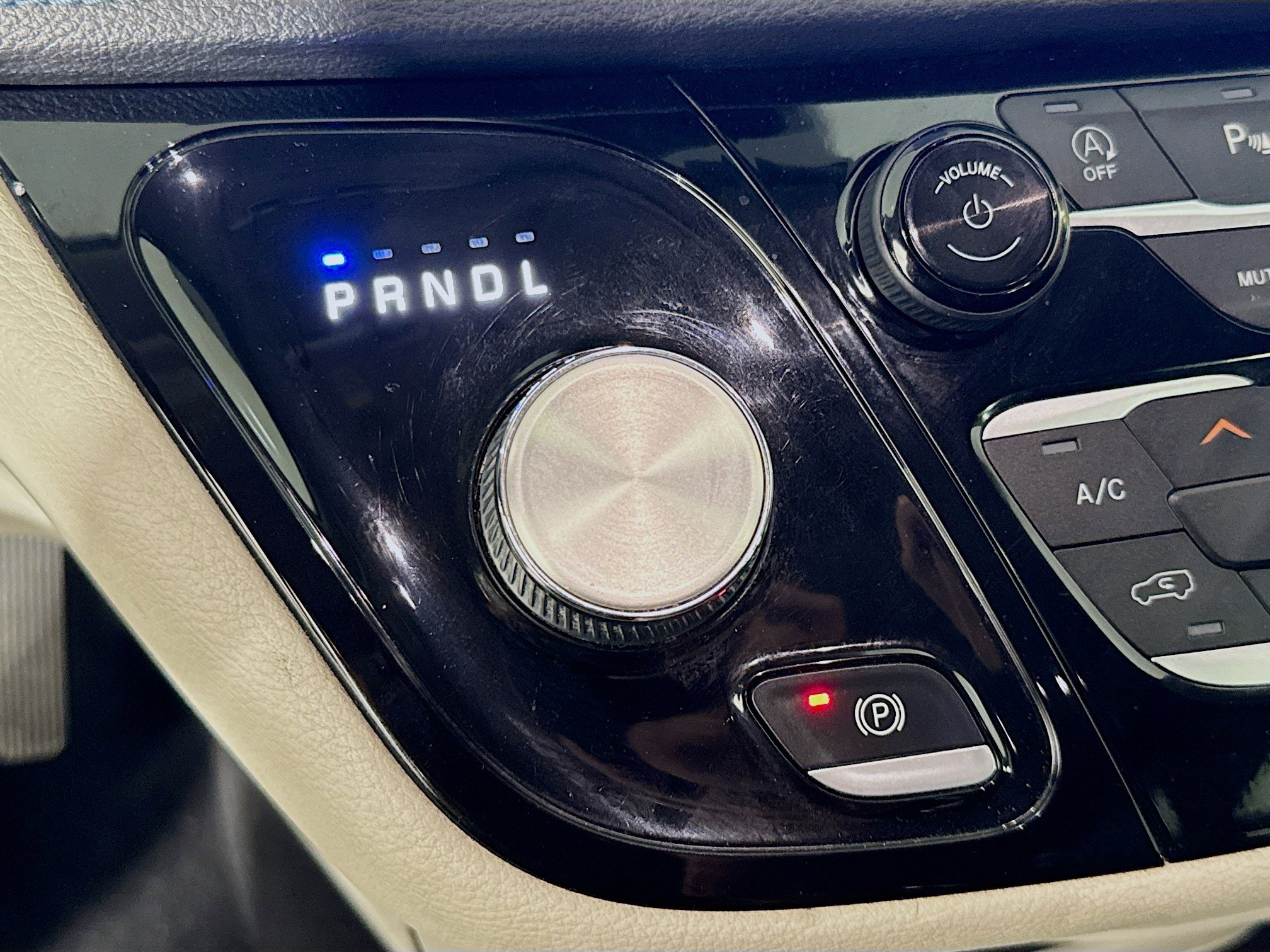 Used 2021 Chrysler Pacifica Touring-L image 19