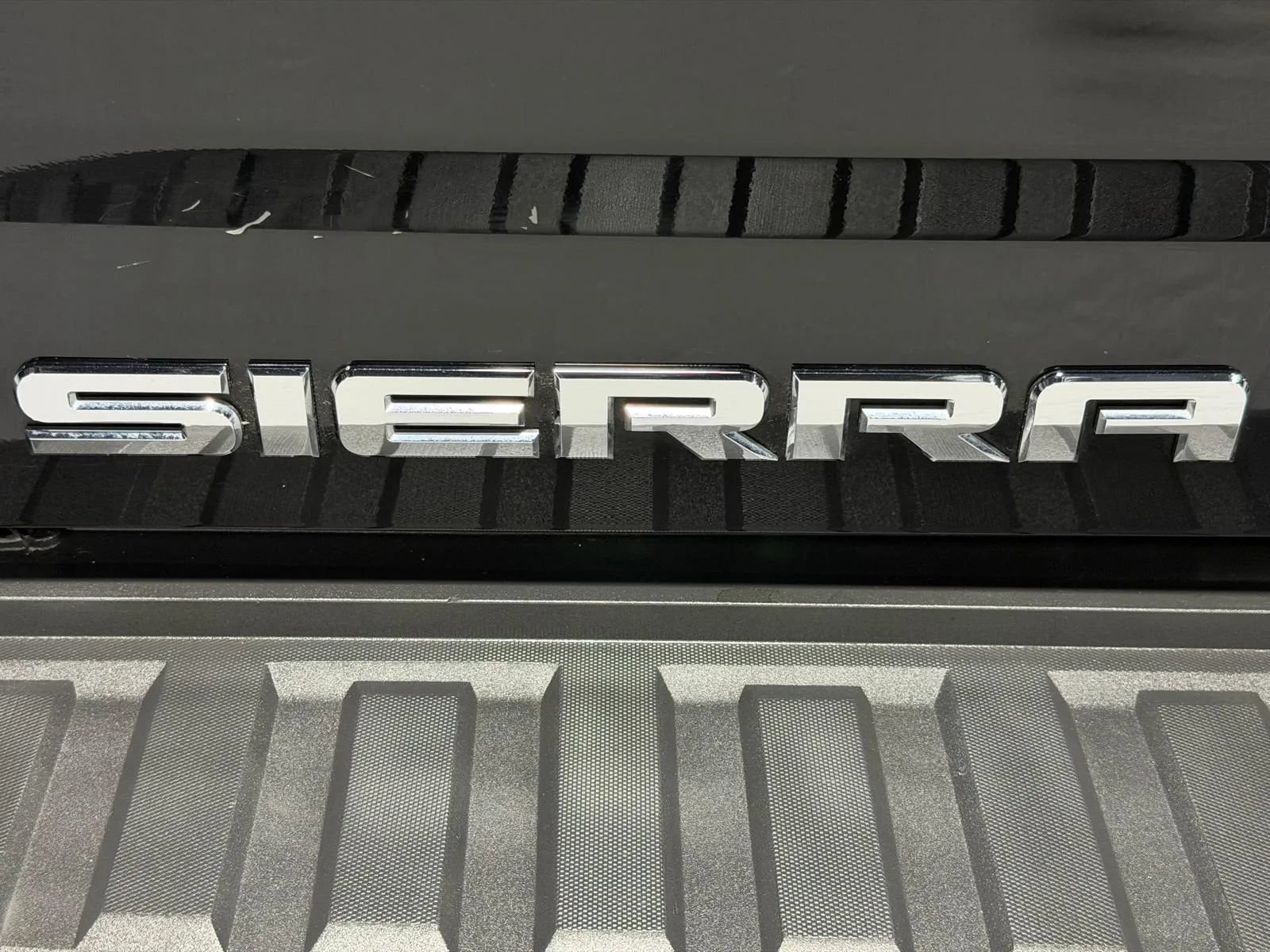 Used 2014 GMC Sierra 1500 Denali w/ Suspension Package, Off-Road AWD/4WD image 12