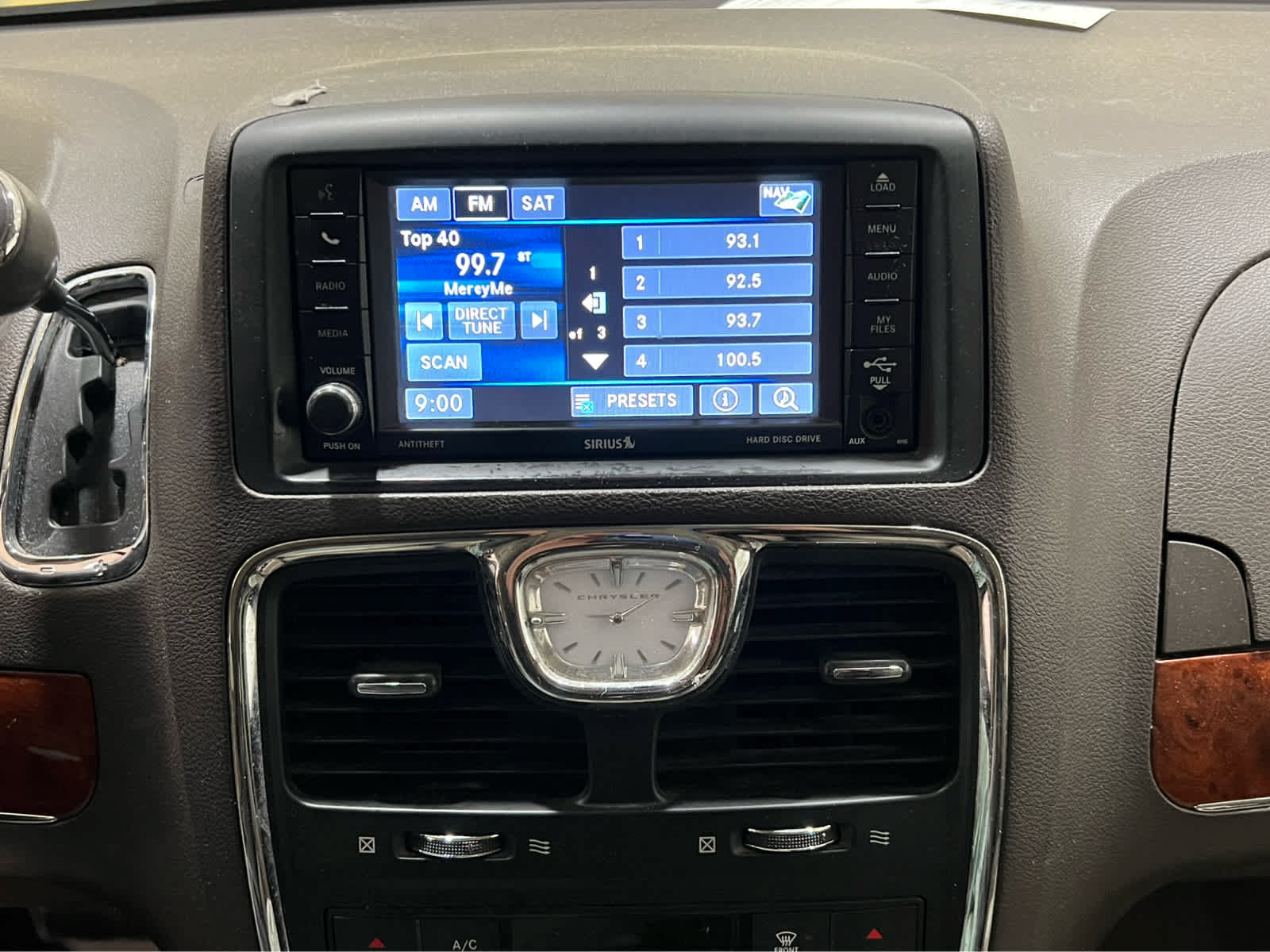 Used 2015 Chrysler Town & Country Touring-L w/ Driver Convenience Group FWD image 17