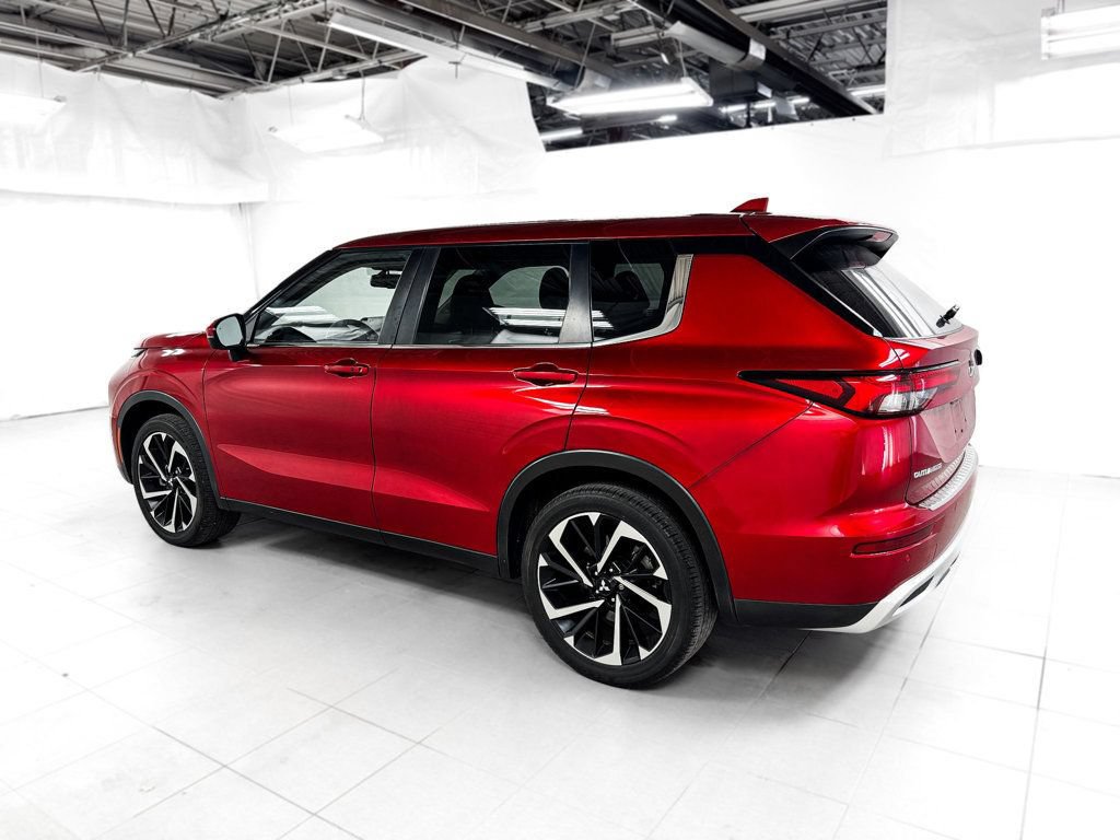Used 2022 Mitsubishi Outlander 4WD SE image 3