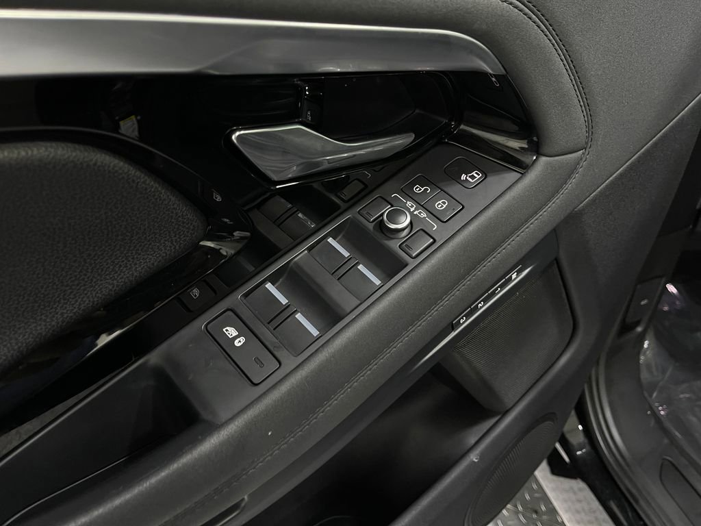Used 2020 Land Rover Range Rover Evoque SE image 17