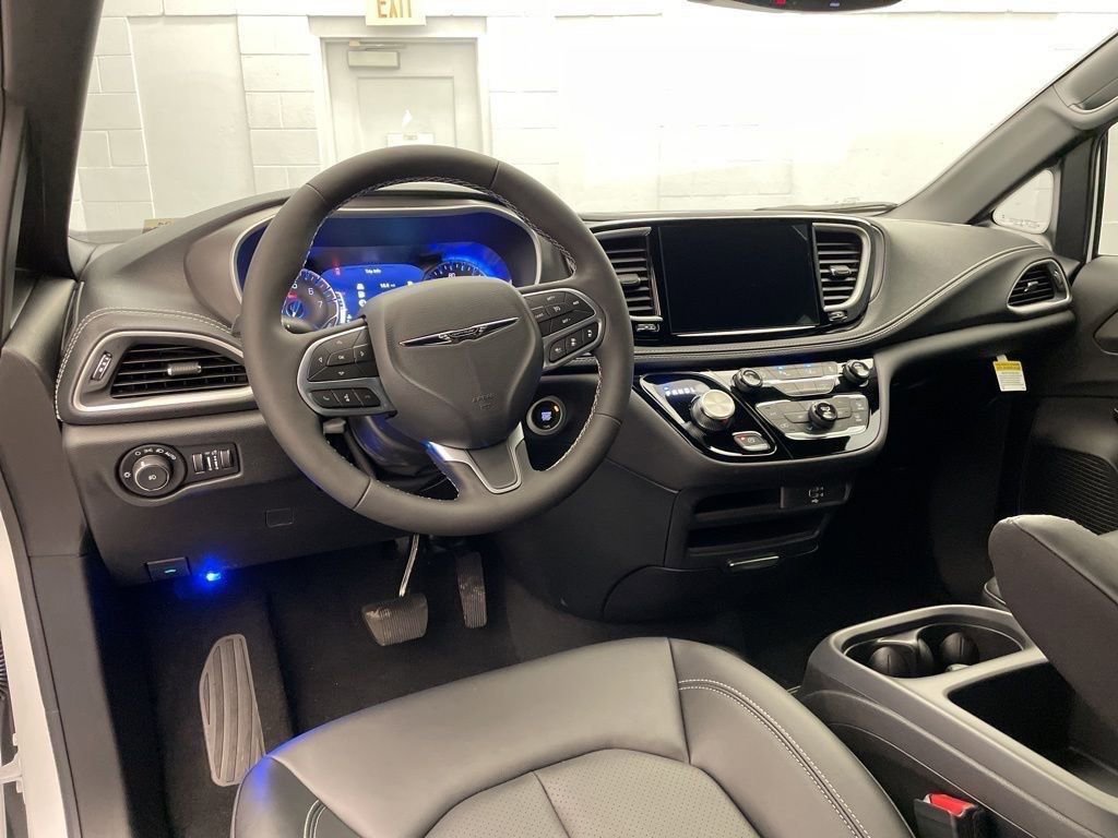 New 2026 Chrysler Pacifica Select FWD image 9