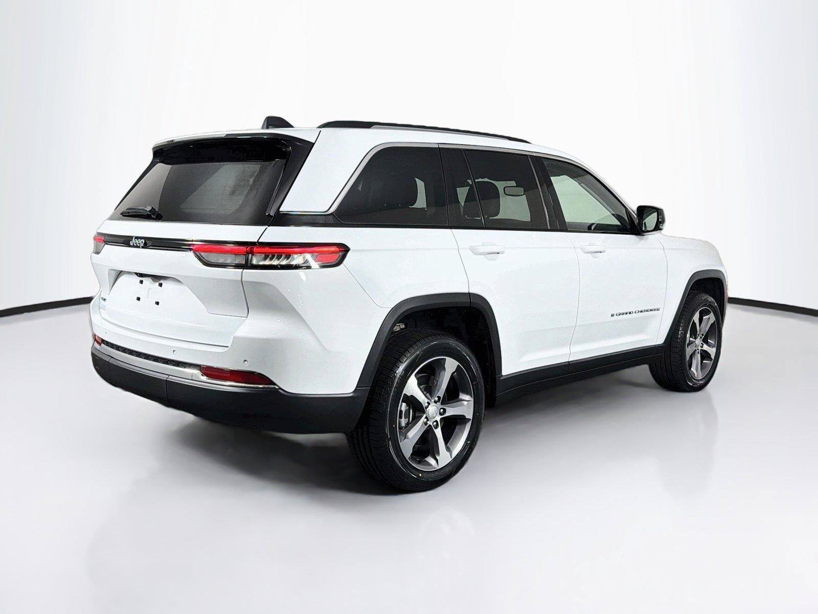 Used 2022 Jeep Grand Cherokee Limited 4xe AWD/4WD image 11