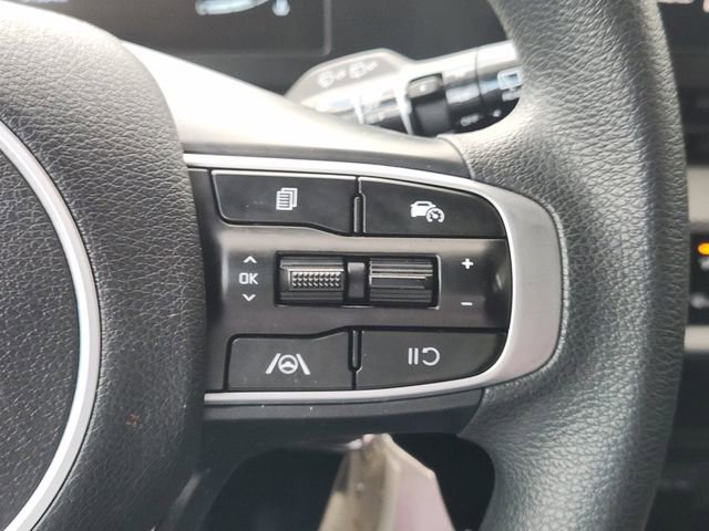 Used 2025 Kia Sportage LX FWD image 23