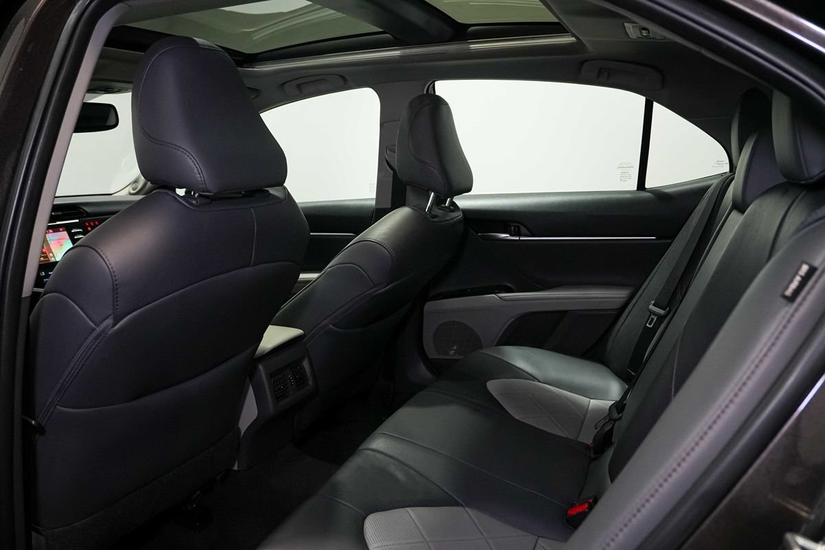 Used 2019 Toyota Camry XLE FWD image 18