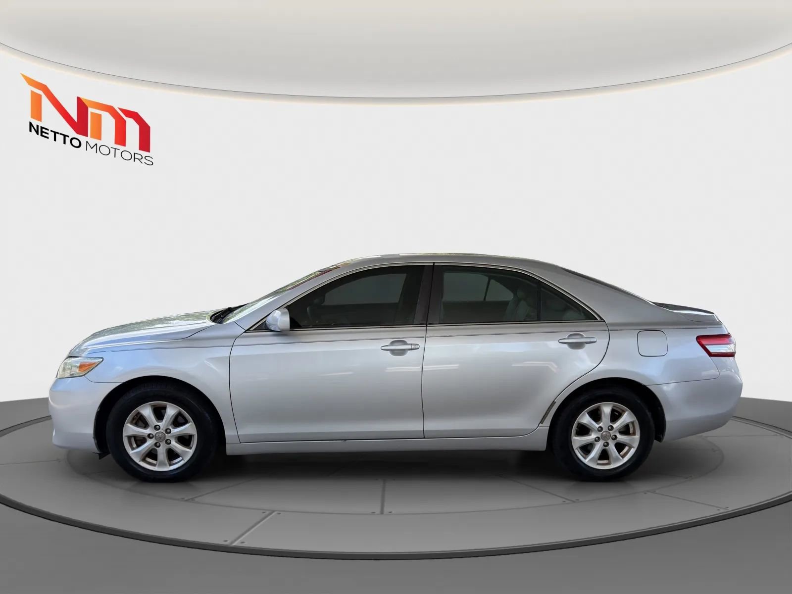 Used 2011 Toyota Camry LE w/ LE Extra-Value Pkg FWD image 2