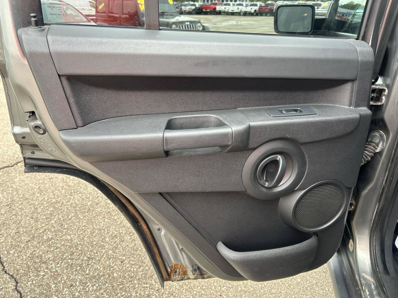 Used 2008 Jeep Commander Sport AWD/4WD image 14