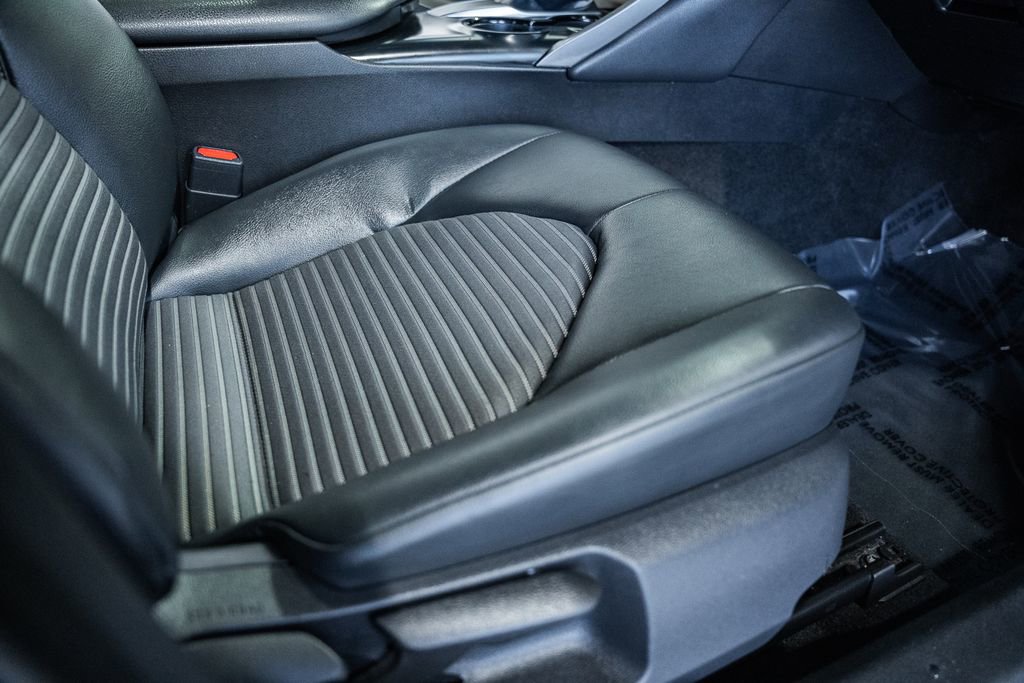 Used 2018 Toyota Camry SE w/ Moonroof Package image 30