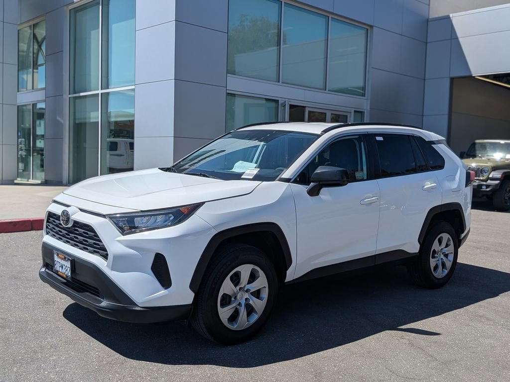 Used 2021 Toyota RAV4 LE image 1
