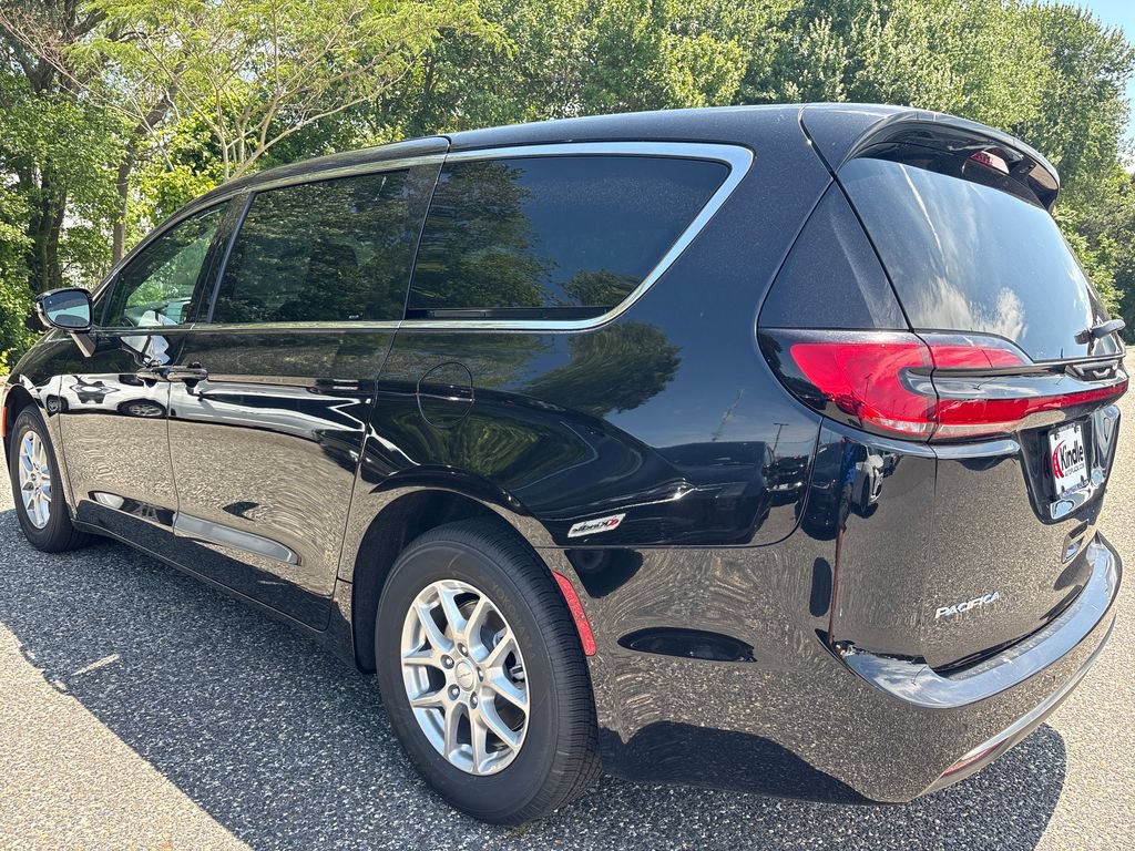 New 2027 Chrysler Pacifica Select FWD image 32