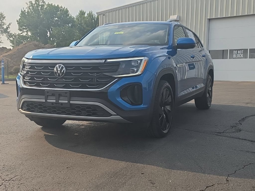 Used 2024 Volkswagen Atlas Cross Sport SE w/ Panoramic Sunroof Package AWD/4WD image 3