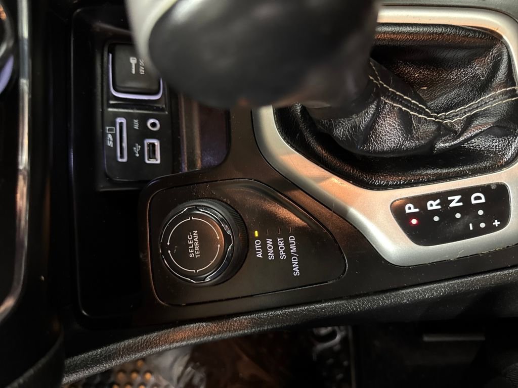 Used 2018 Jeep Cherokee Latitude Plus w/ Cold Weather Group image 23